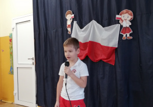 Chłopiec mówi wiersz