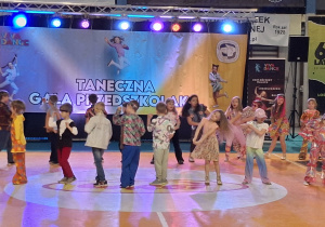 Taniec dzieci z grupy Misiaki i Słoneczka
