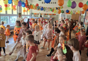 Wspólne tańce podczas balu