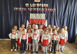 Grupa Pszczółki podczas obchodów 11 listopada