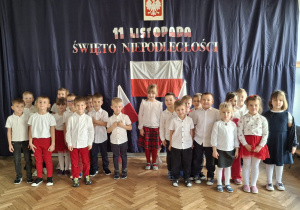 Grupa Motylki podczas obchodów 11 listopada