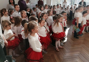 Grupa czeka na występ.