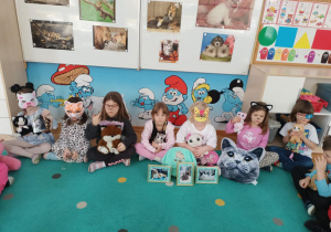 Prezentacja kotów przyniesionych do grupy.