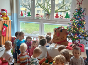 WOREK PEŁEN PREZENTÓW