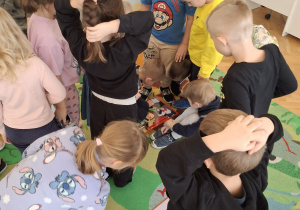 Dzieci rozpoznają prawa dziecka na podstawie wysłuchanego opisu