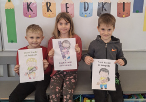 Dzieci prezentują swoje prace