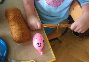 Przygotowywanie włosów z wełny.